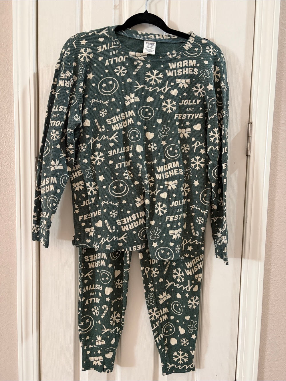 PINK Victoria's Secret Green & Cream Festive Long-Sleeve Pajama Set